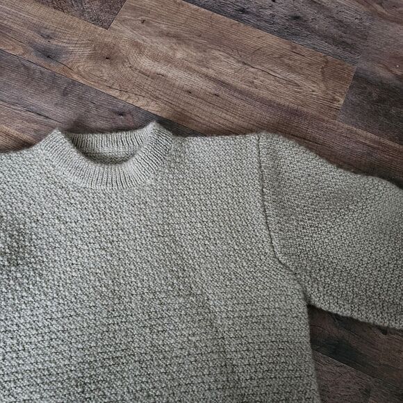 Green Chunky hand knit sweater. Acrylic. Fits like Women's S/M. Very thick - Picture 5 of 6